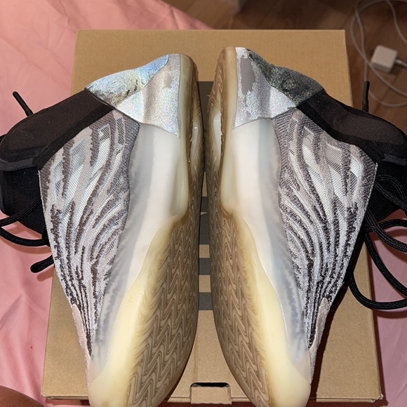 Worn once perfect condition Yeezy quantum lifestyle - Picture 3 of 6